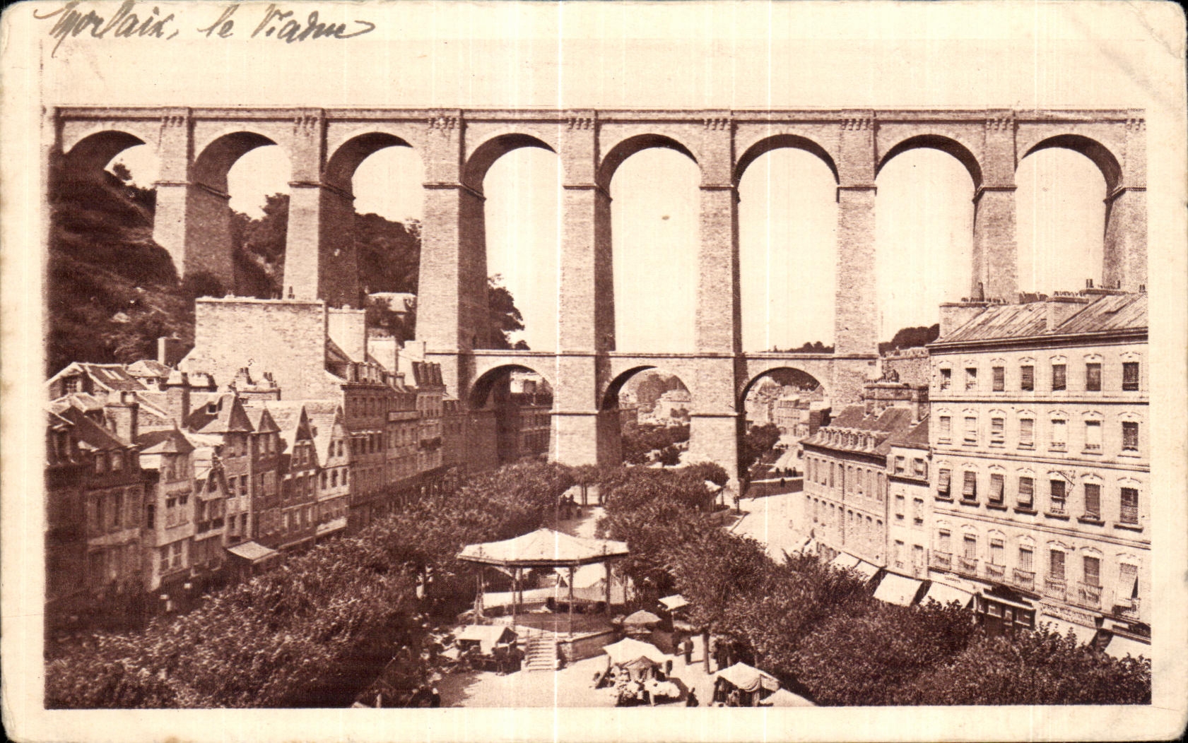 CPA Morlaix La Place Thiers et le Viaduc