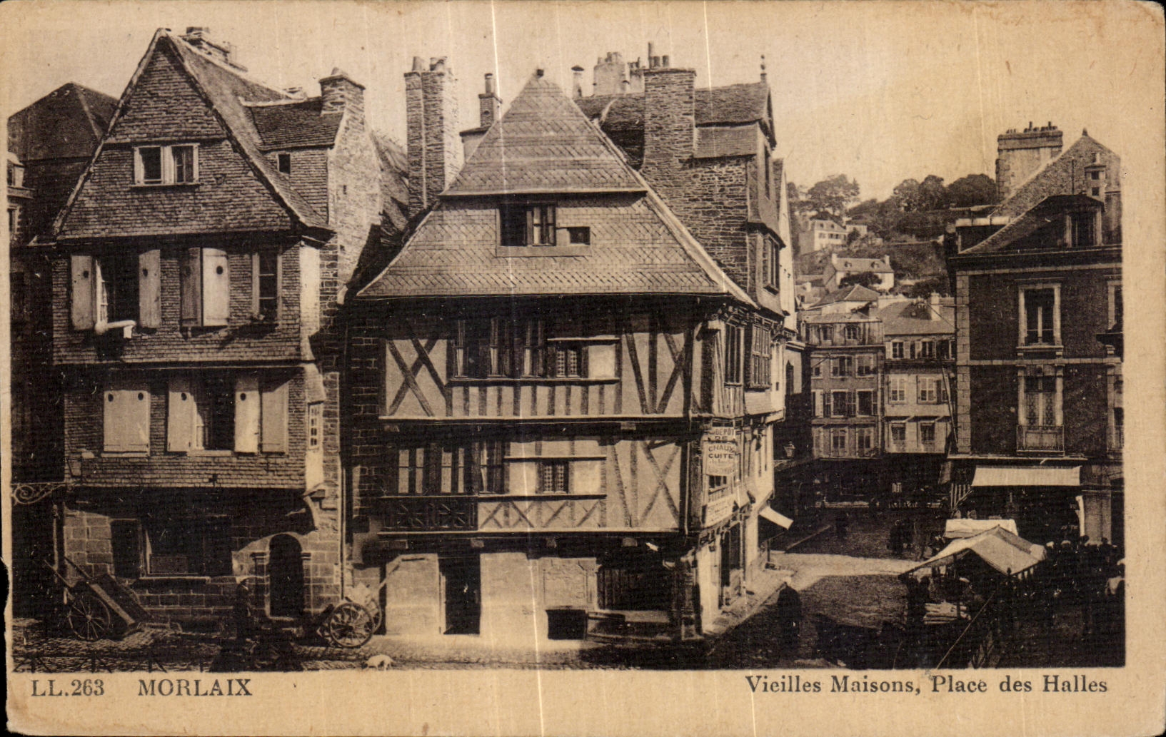 CPA Morlaix Vieilles Maisons Place des Halles