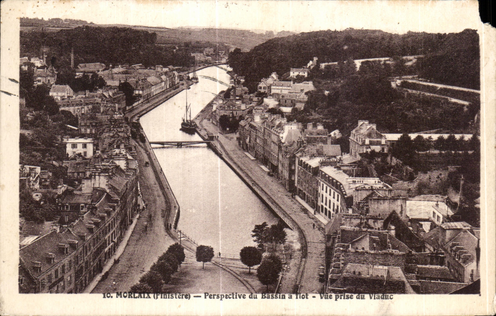CPA Morlaix Prespective du Bassin a flot Vue prise du viaduc