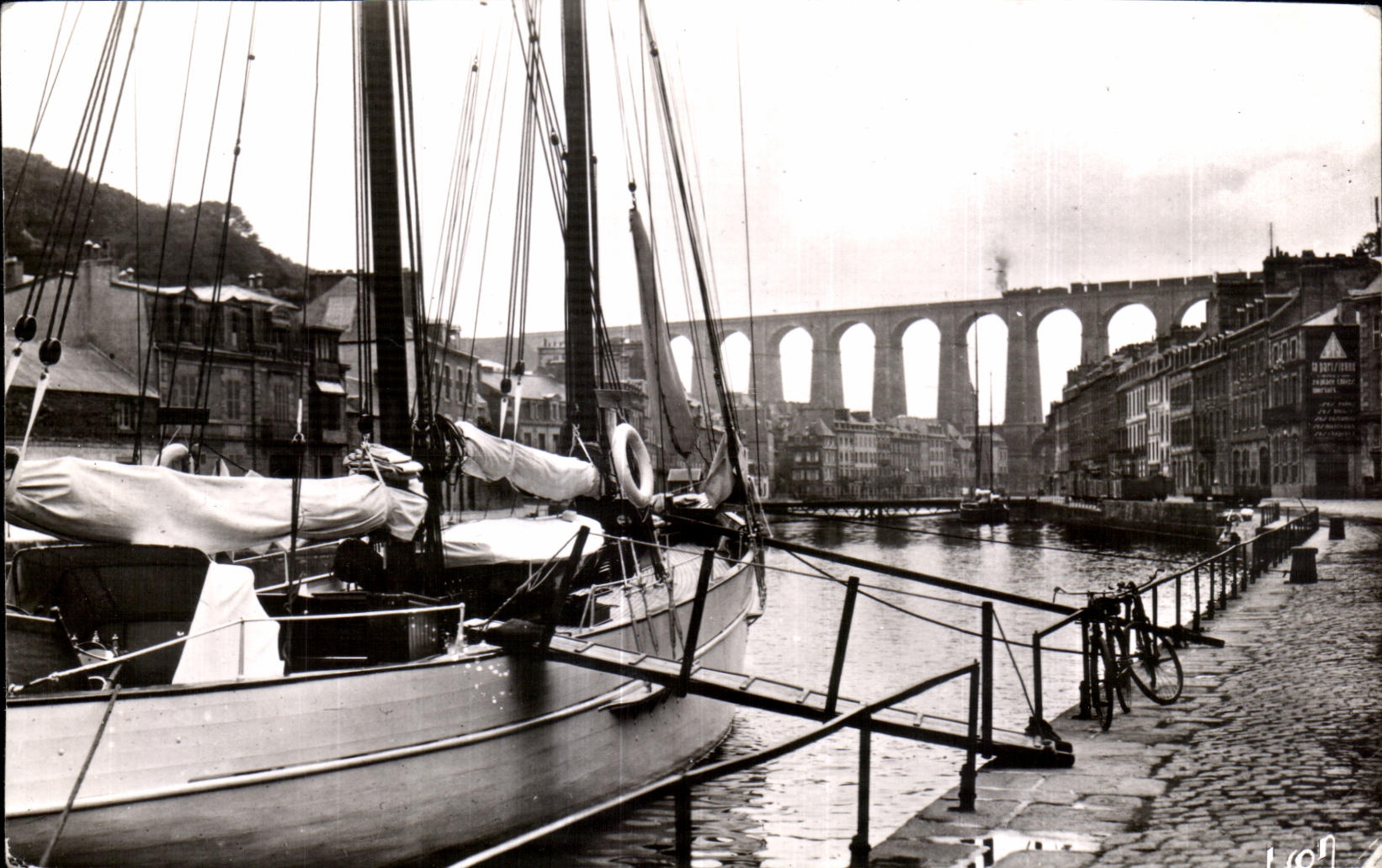 CPA Morlaix Les quais et le Viaduc