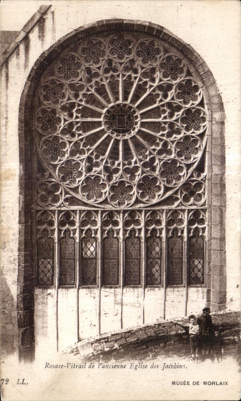 CPA Musee de Morlaix Rosace Vitrail de l ancienne Eglise des Jacobins Enfants