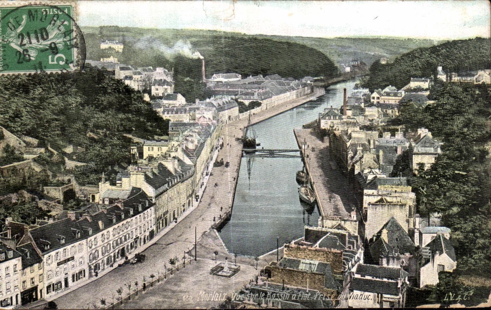 CPA Morlaix Vue sur le bassin a flot prise le viaduc