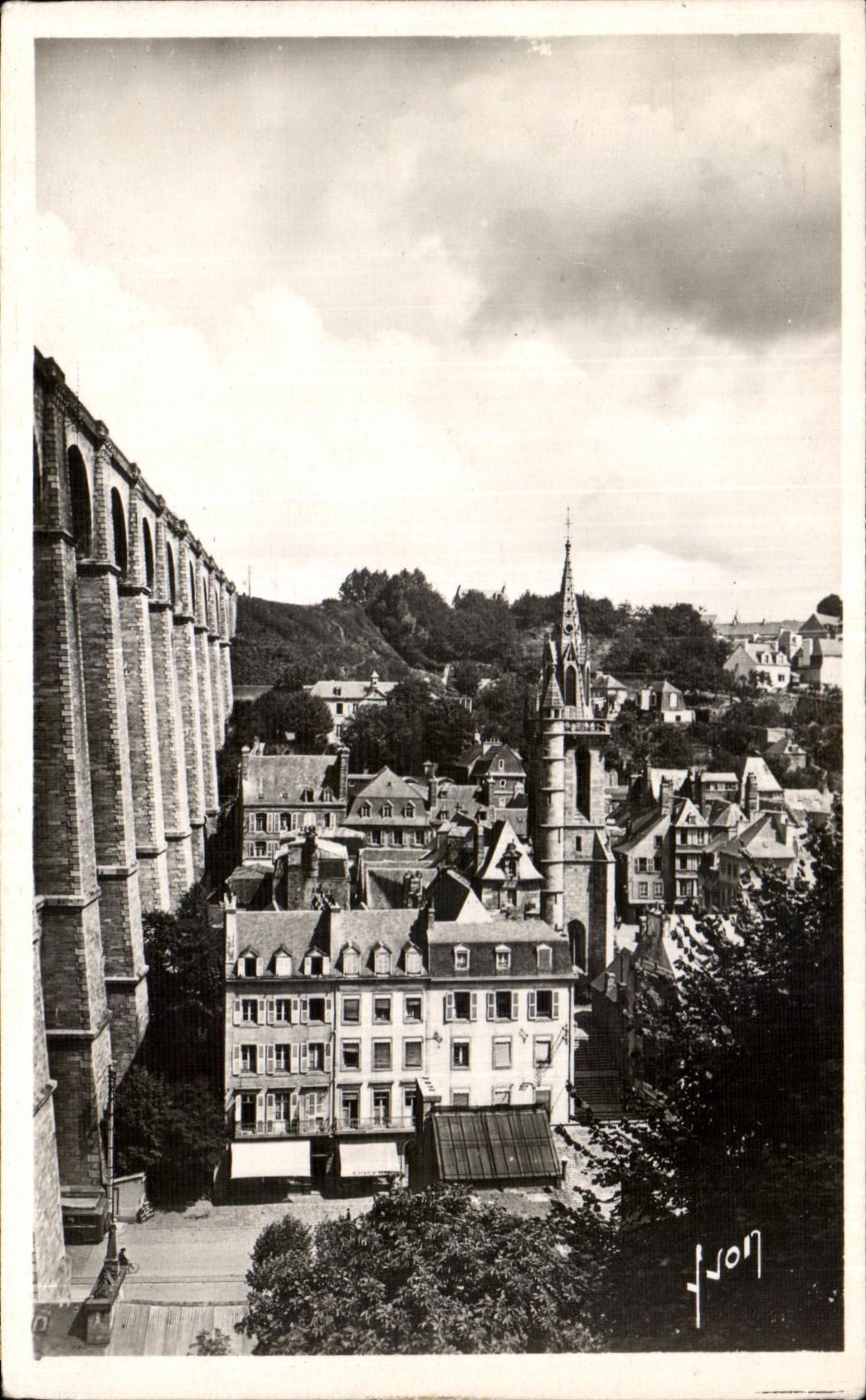 CPA Morlaix Le viaduc et l Eglise Saint Melaine