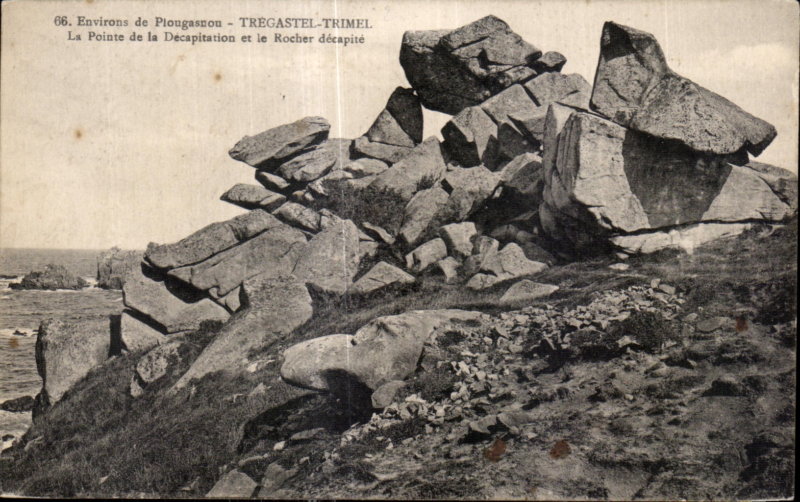 CPA Environs de Plougasnou Tregastel Trimel La Pointe de la Decapition et le Rocher decapite