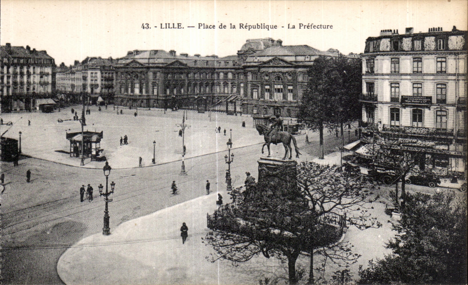 CPA Lille Places Republic and the Prefecture