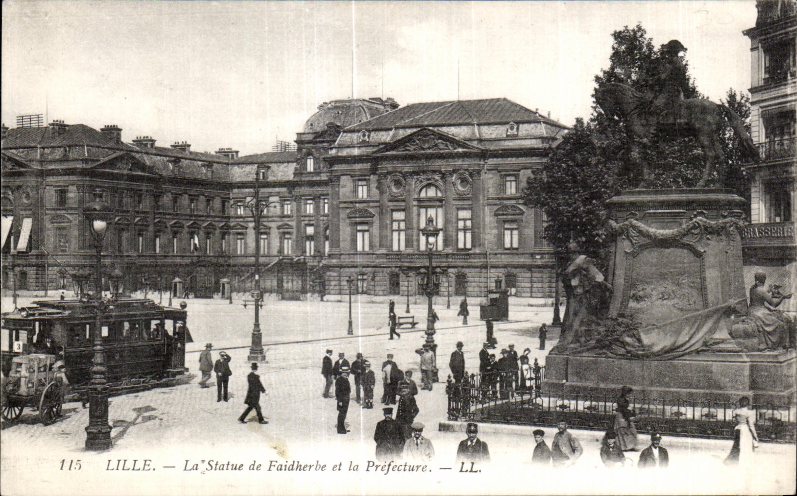 CPA Lille Statue of Faidherbe and the Prefecture Tram