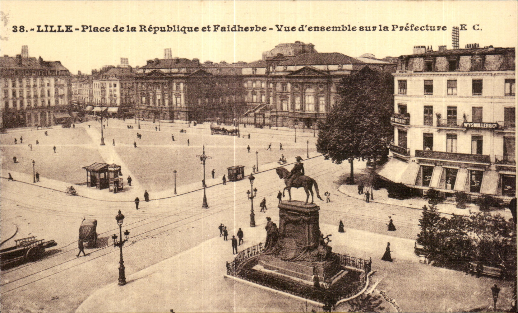 CPA Lille Places Republic and Faidherbe Vue together on the Prefecture