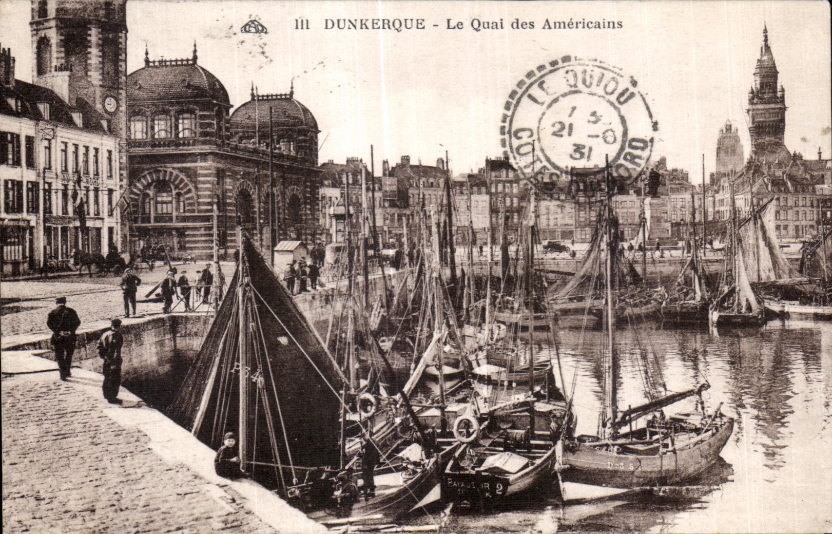 CPA Dunkerque Le Quai des Americains Bateaux