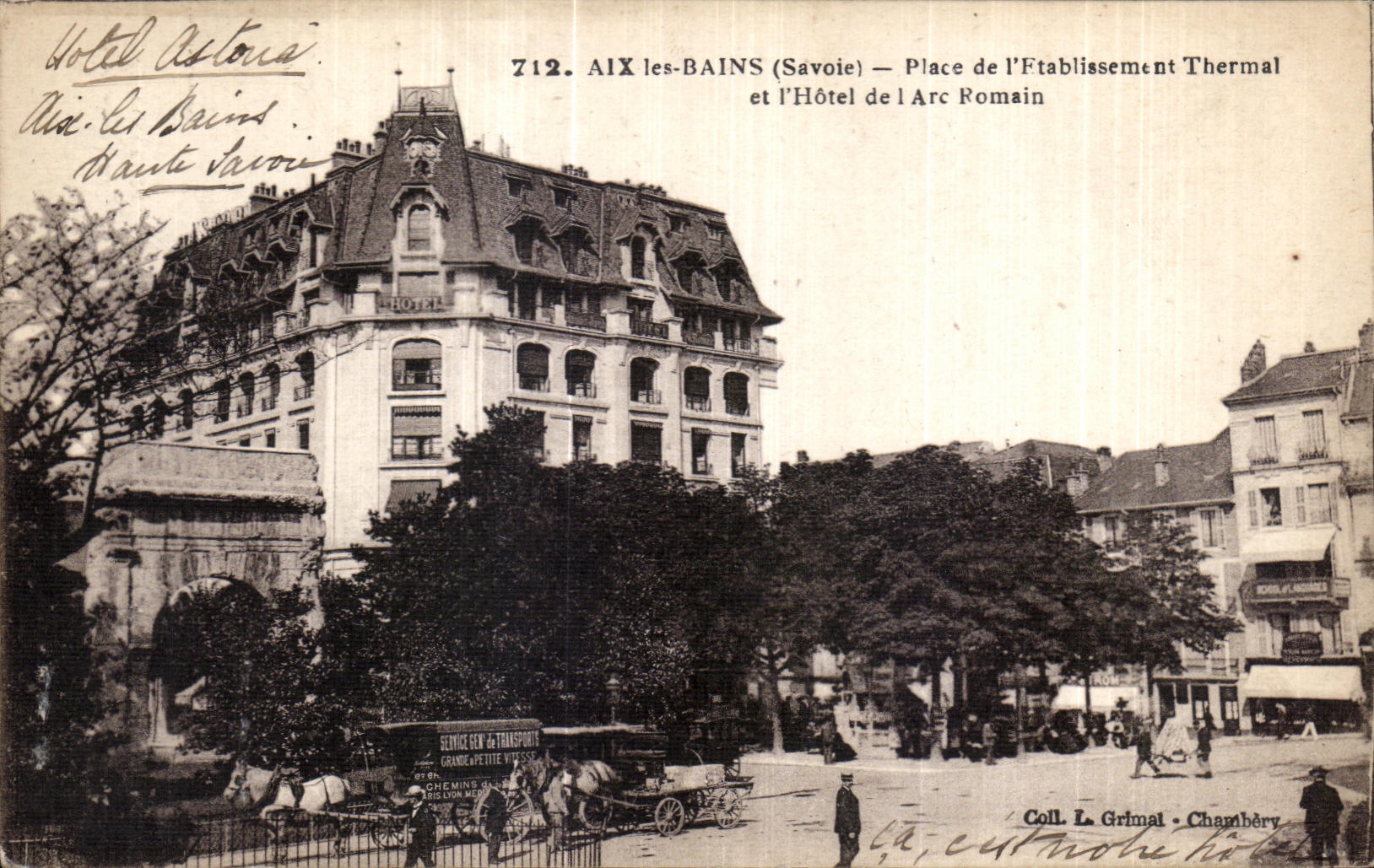 CPA Aix les Bains (Savoie) Place de I etablissement Thermal et I Hotel de Arc Romain