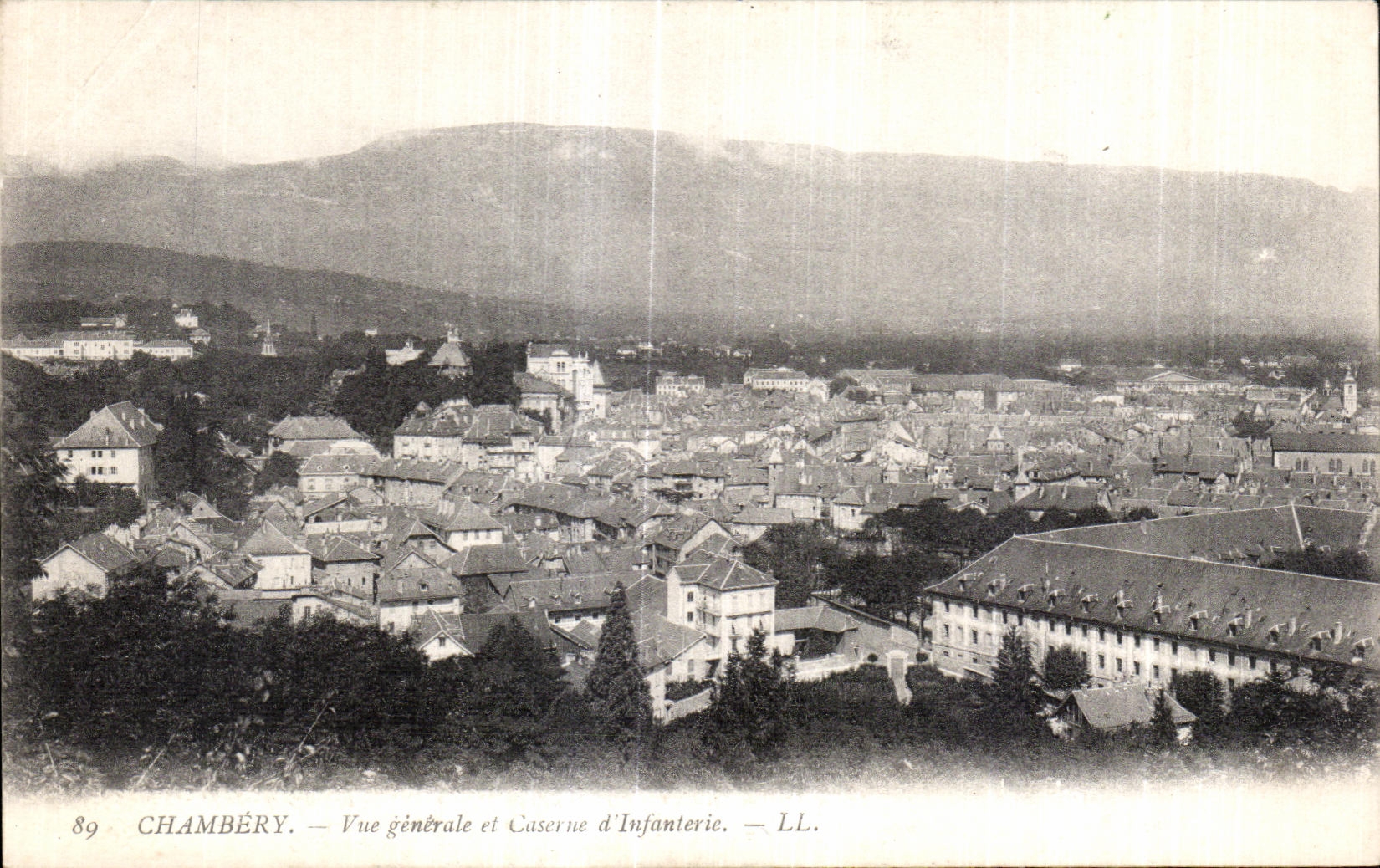 CPA Chambery Vue generale et la Caserne d Infanterie
