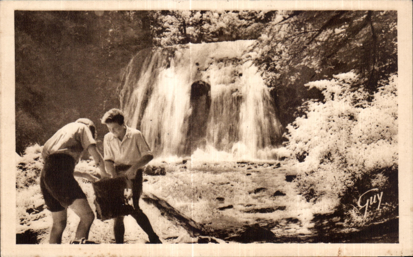 CPA environs de La Bourboule Cascade De La Verniere Enfants