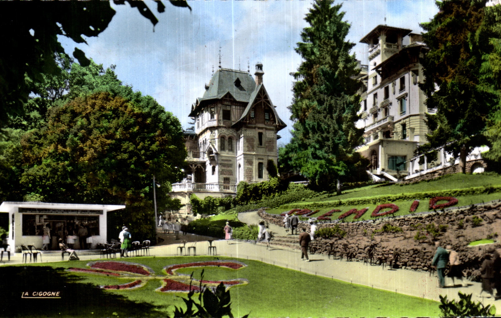 Balneario termal y turista de CPA Chatelguyon una esquina del parque el hotel esplendido