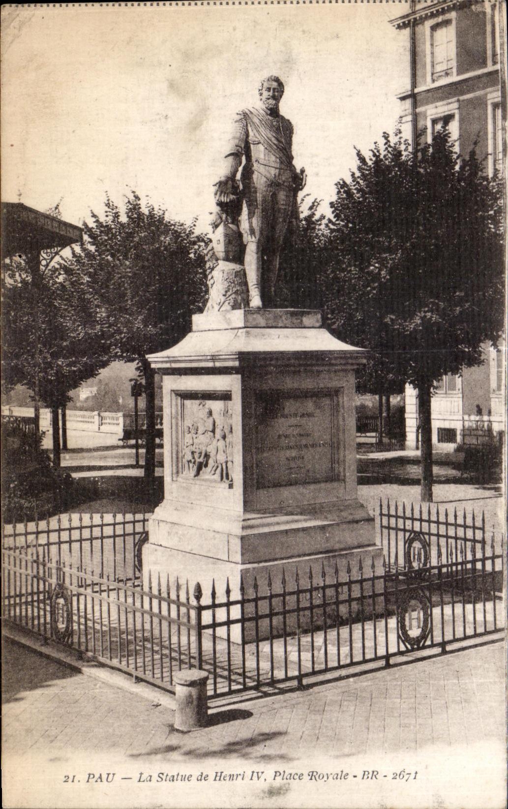 CPA Pau Statue of Henri Places Royal