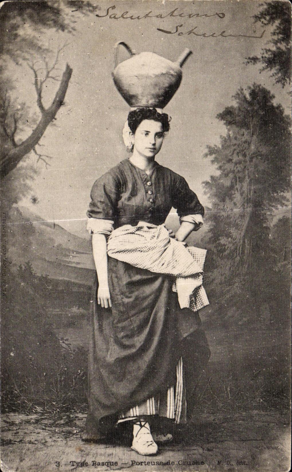 CPA Type Basque Carrying jug Folklore Costume Caps