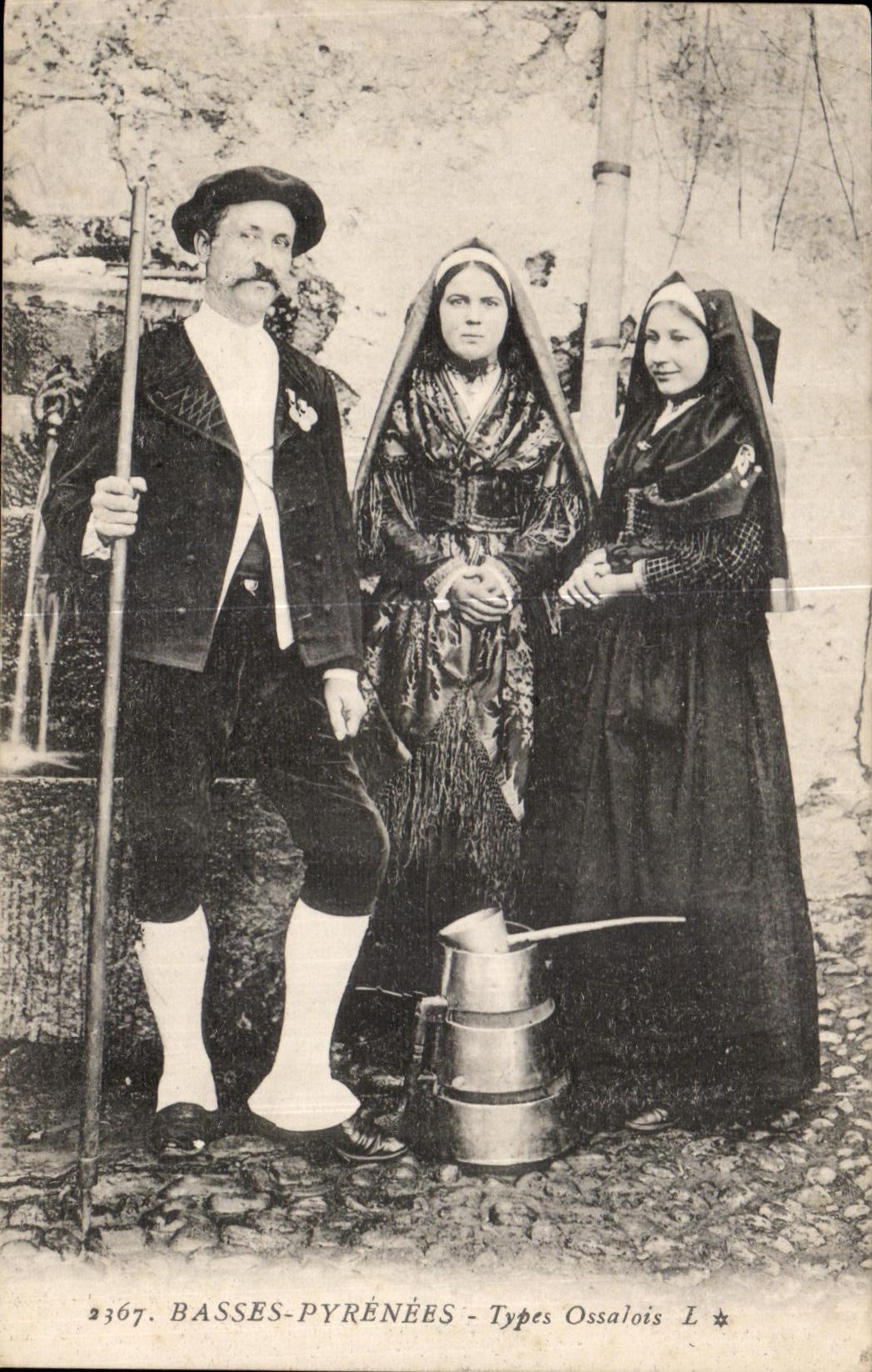 Low CPA Standard Pyrenes Ossalois Foklore Costume