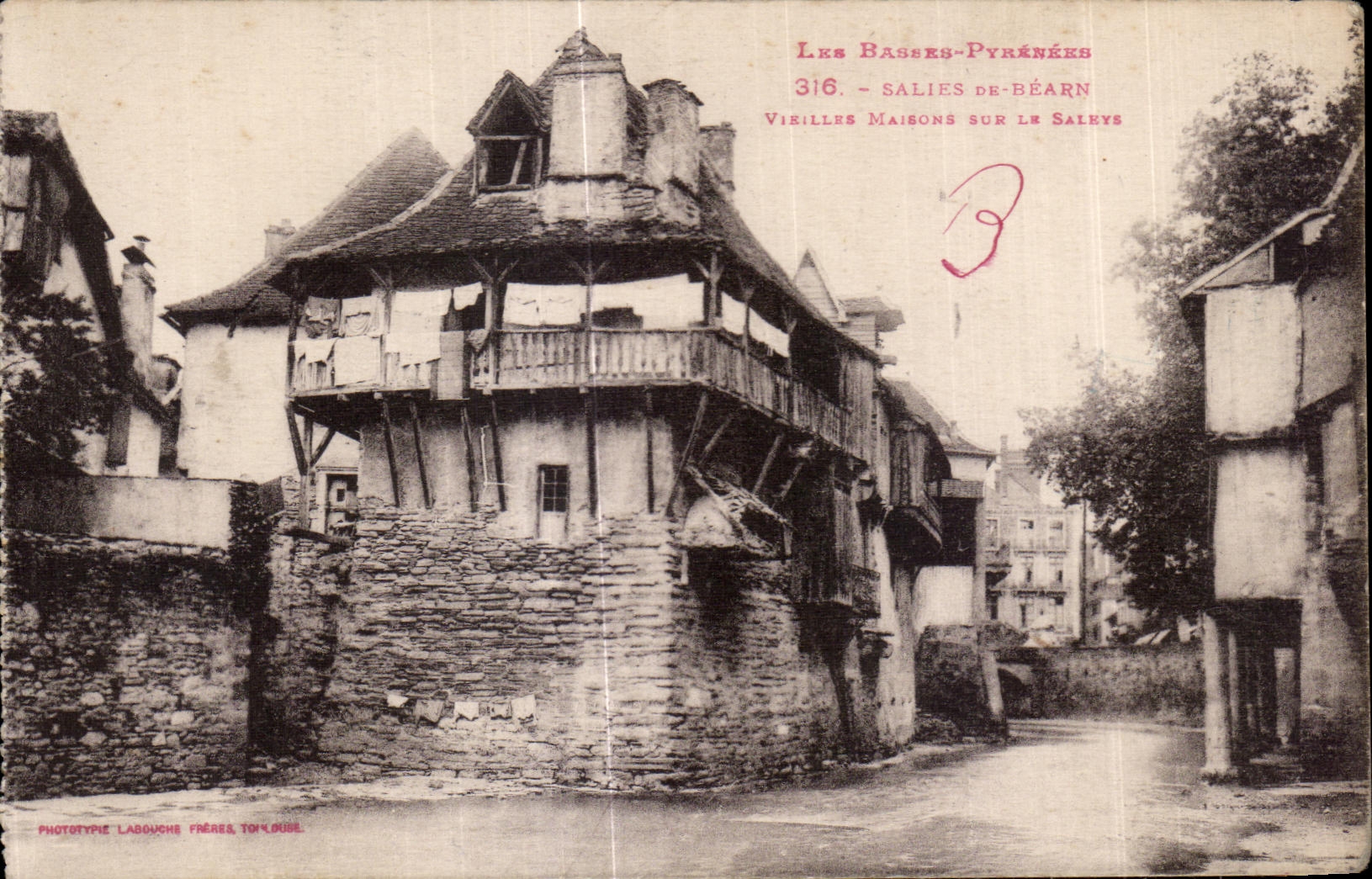 CPA Salies de Bearn Vieilles maisons sur la Salette