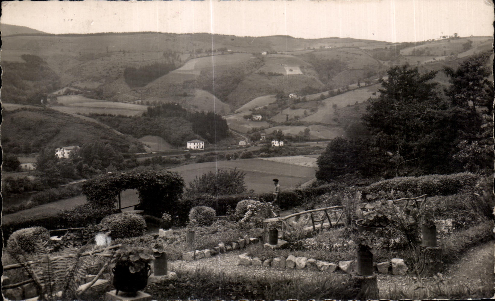 CPA Biriatou the Terrace and Gardens of the Restaurant Anhenia Bonnet with sight on Spain