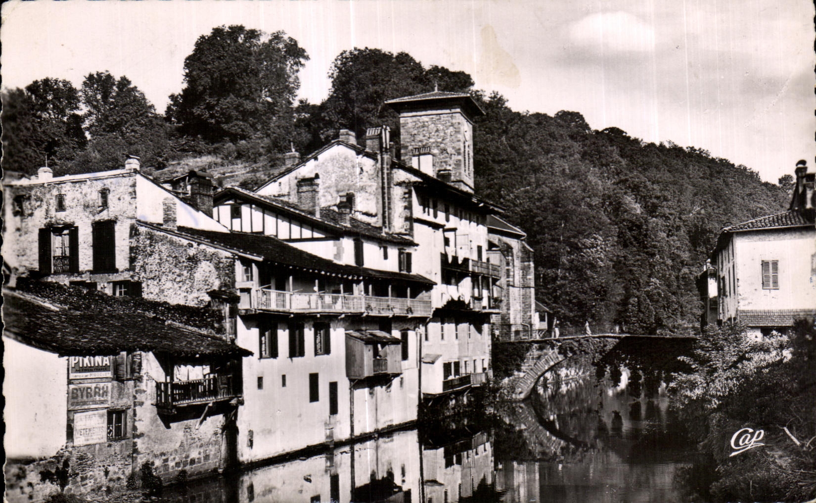 CPA St Jean Foot of Port Houses Basques at the edge of Nive