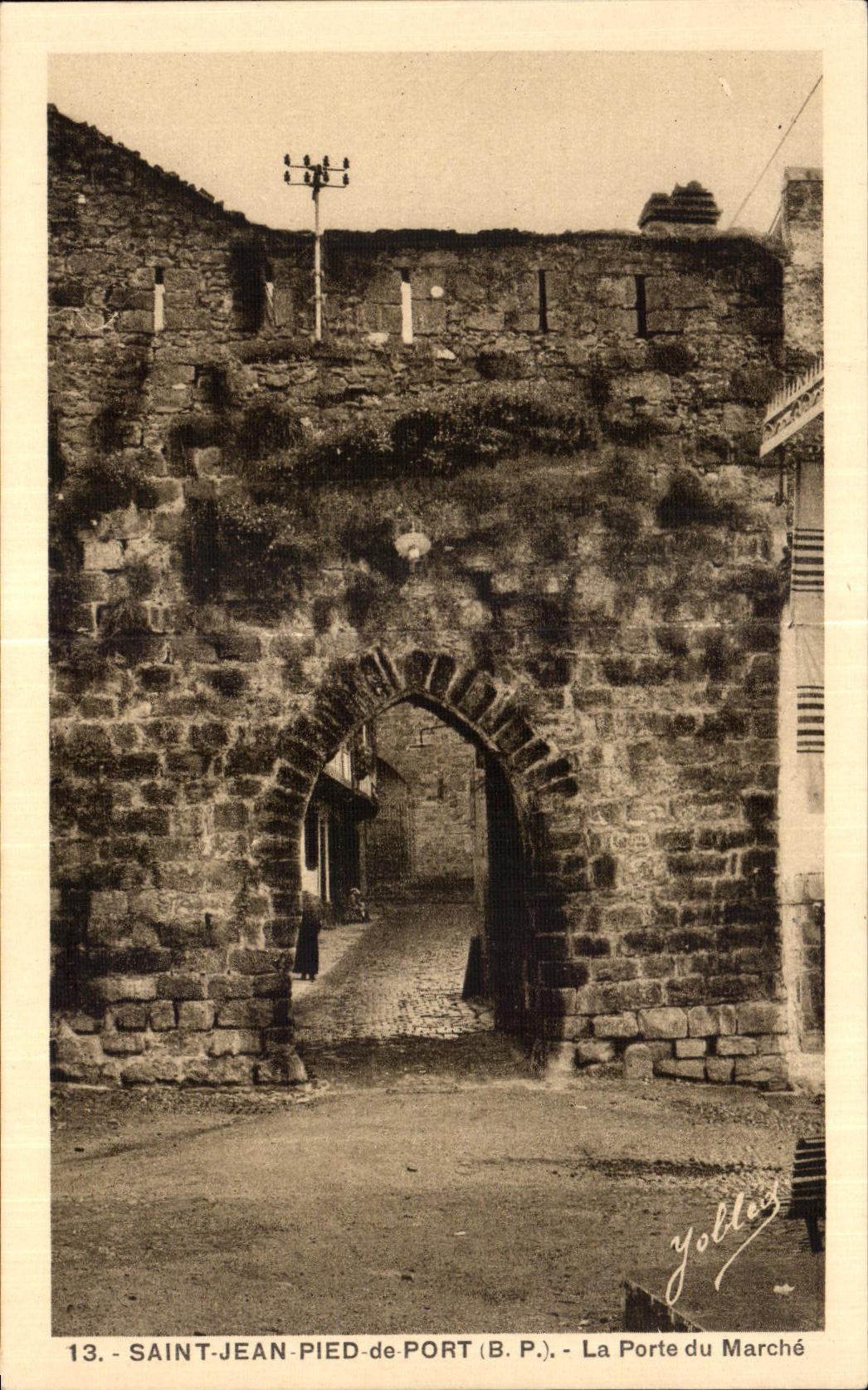 CPA St Jean Pied of Port Falls the Gate of the Market