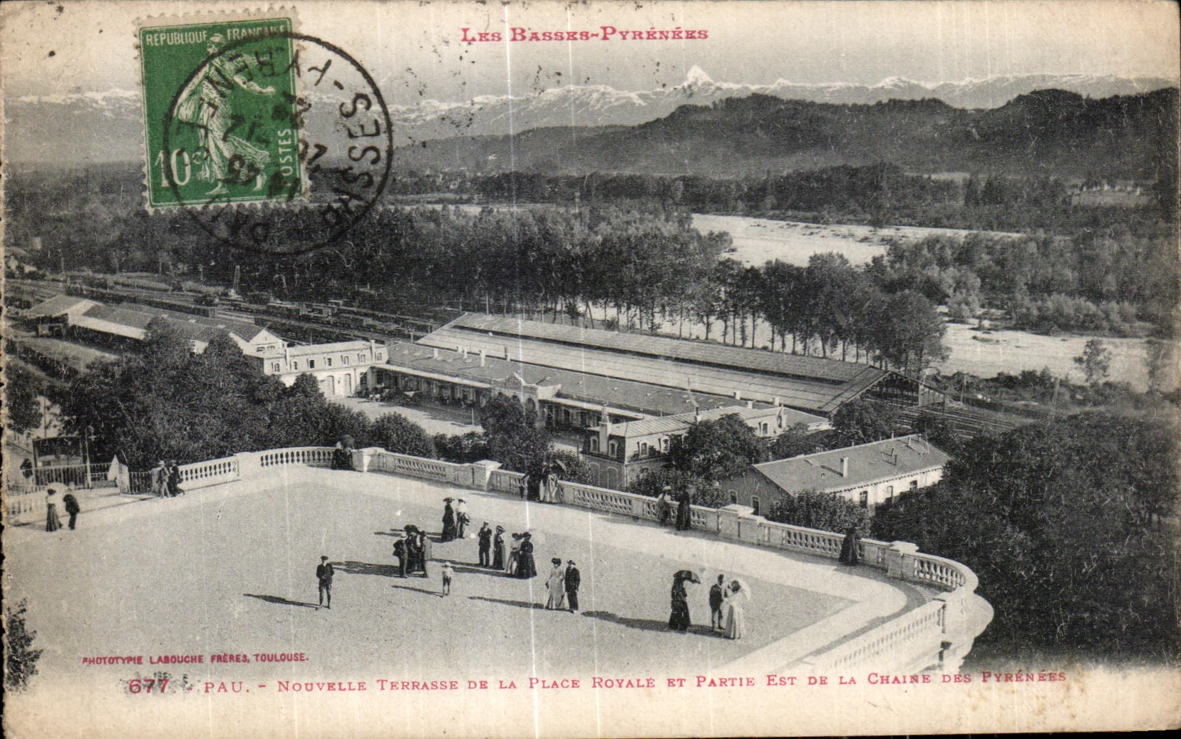 CPA Pau Nouvelle Terrace of the Royal Beach St Left Is Chain of the Pyrenees