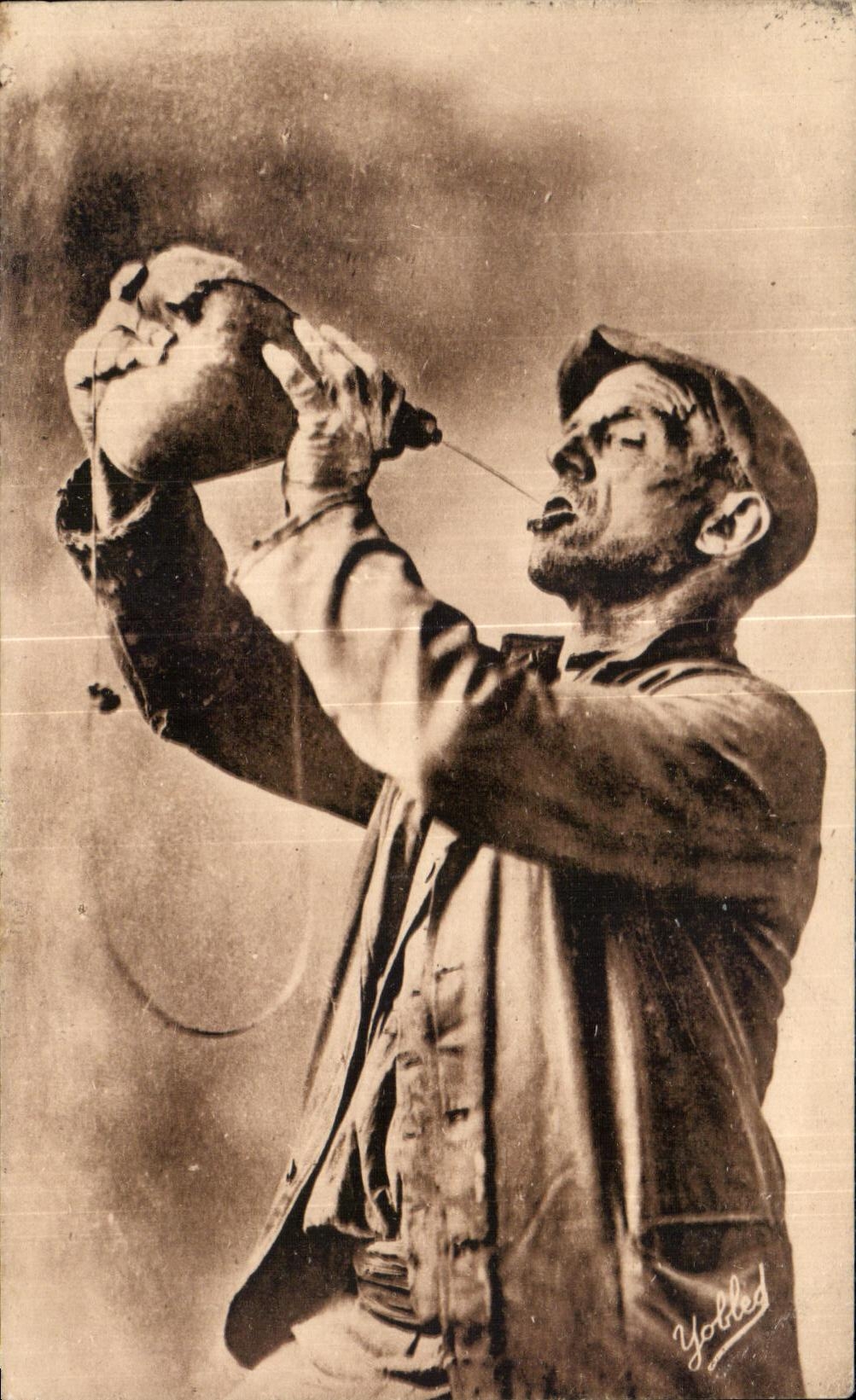 CPA Pays Basque Drinker with the Gourd Folklore Costume