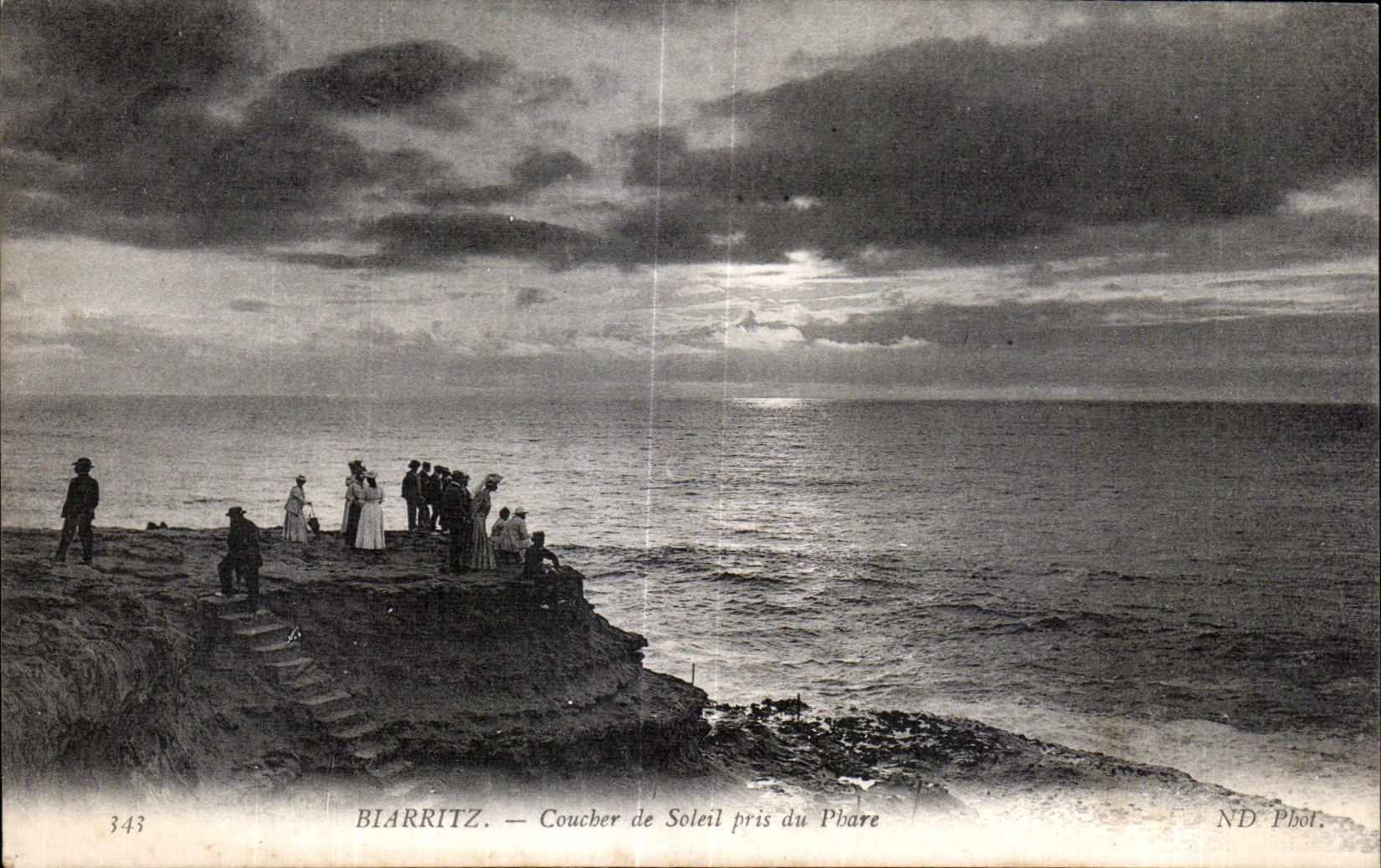 CPA Biarritz Coucber de Soleil pris du phare