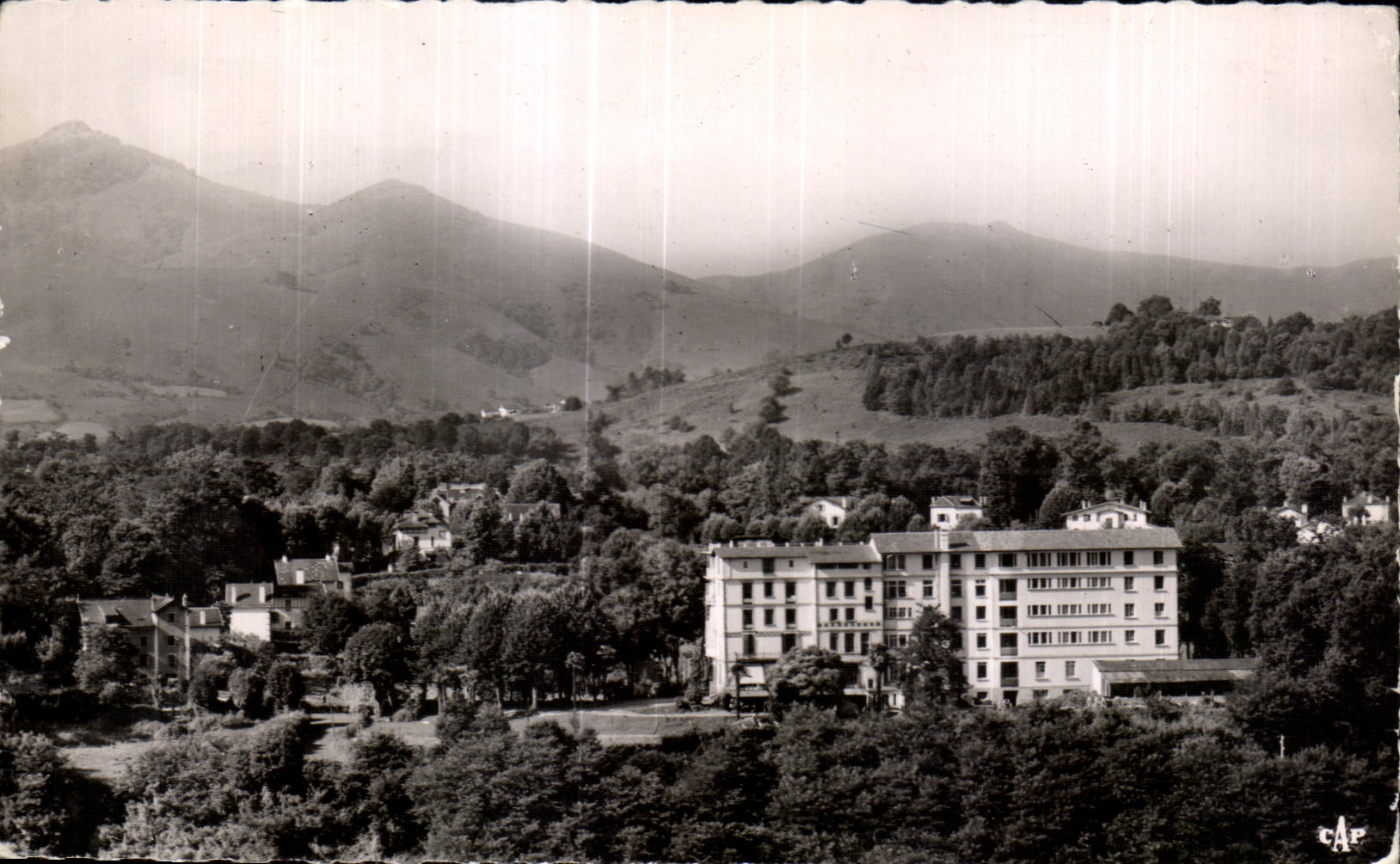 CPA Cambo les Bains Seen on the Pyrenees and the sanatorium Toki Eder