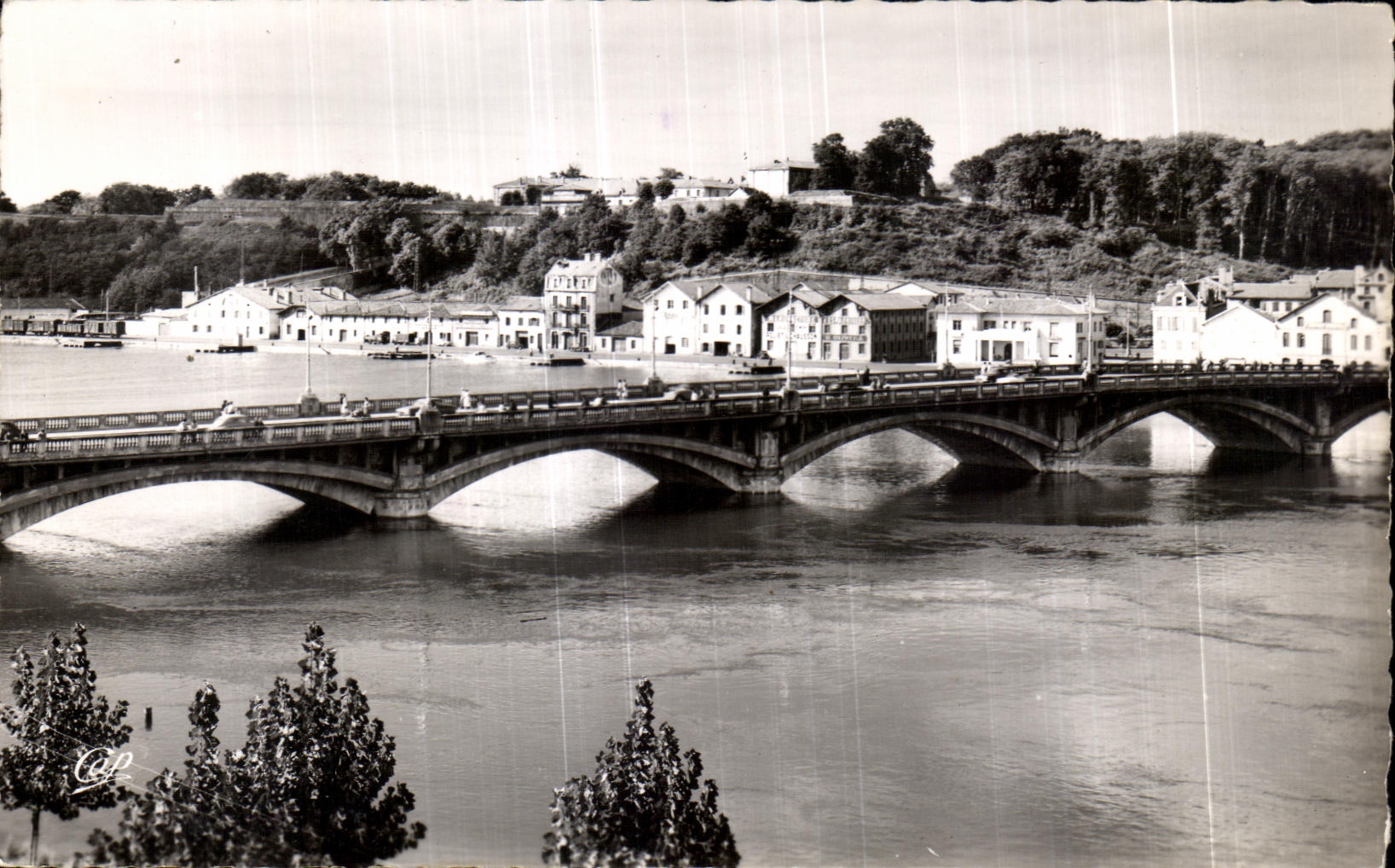 CPA Bayonne Le Pont sur I Adour et la Citadelle