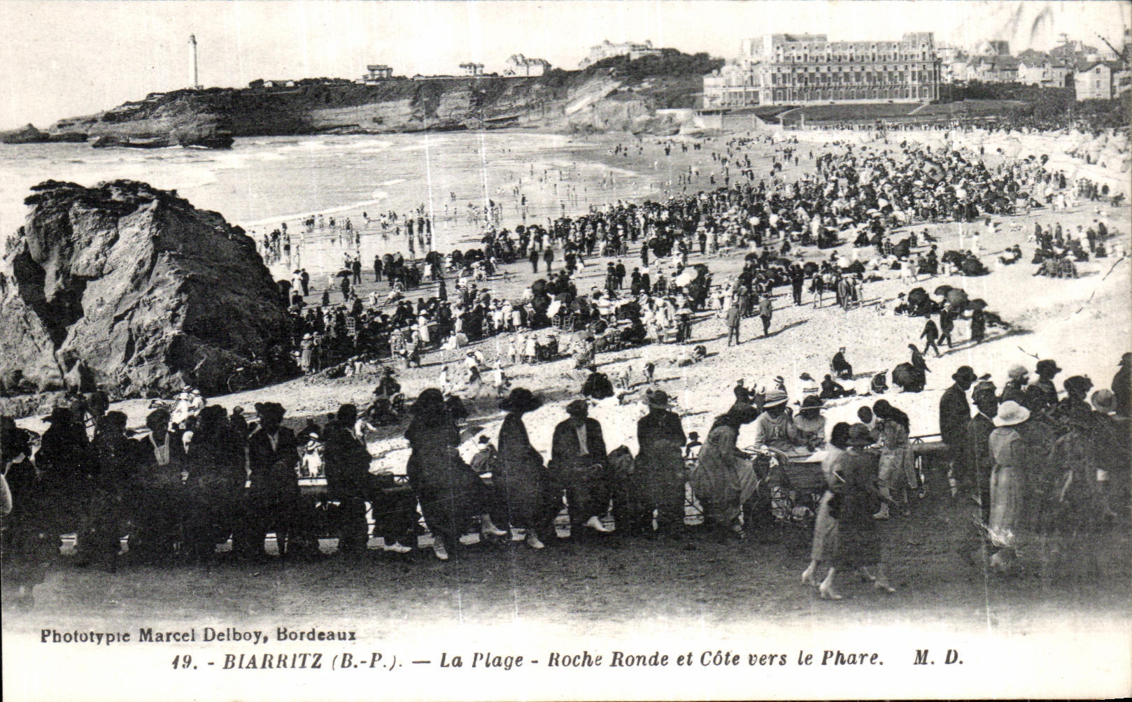 CPA Biarritz La Plage Roche Ronde et Cote vers le Phare