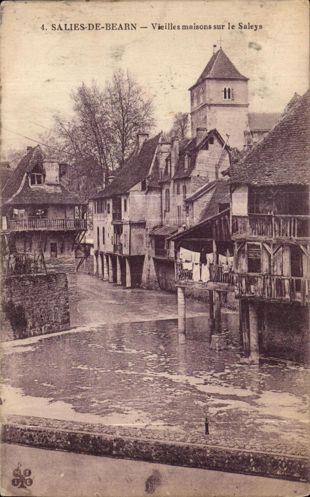 CPA Salies De Bearn Vieilles maisons sur le Saleys
