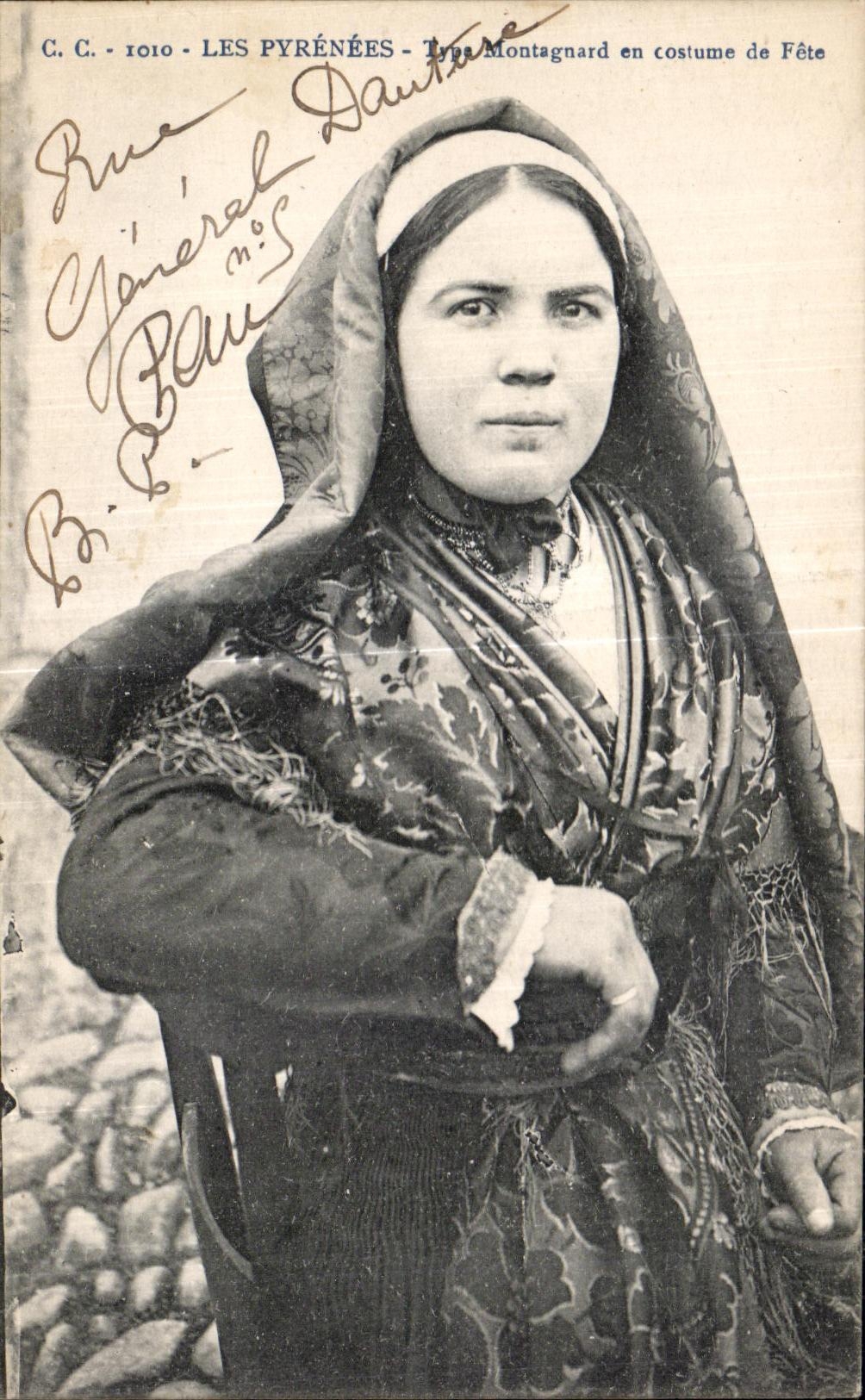 CPA the Pyrenees Standard Mountain in costume of Festival Folklore Costume