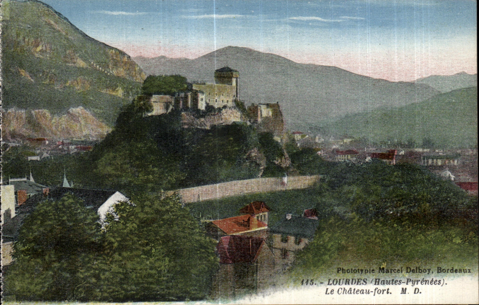CPA Lourdes (Hautes Pyrenees) Le Chateau fort