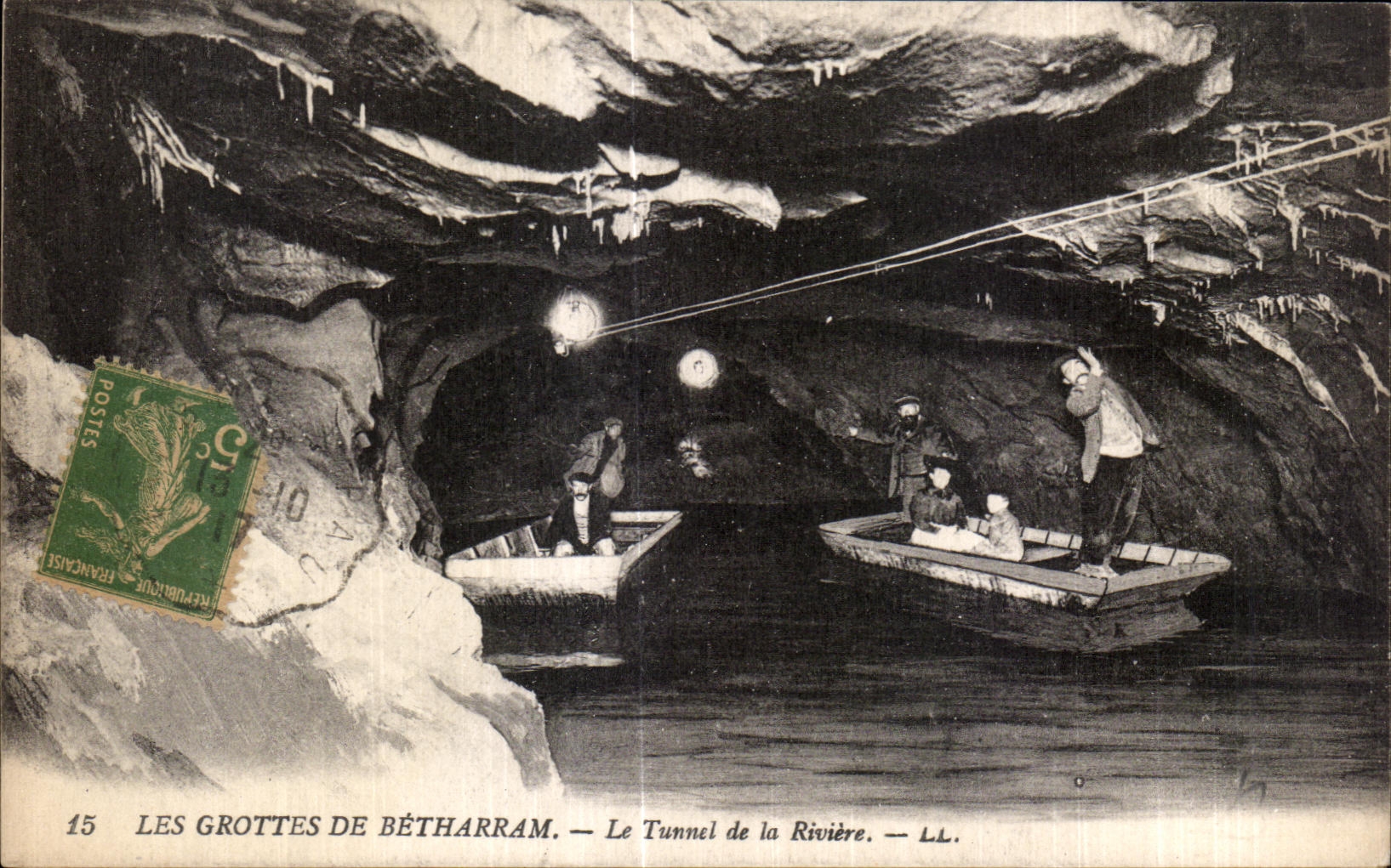 CPA Les Grottes De Betharram Le Tunnel de la Riviere