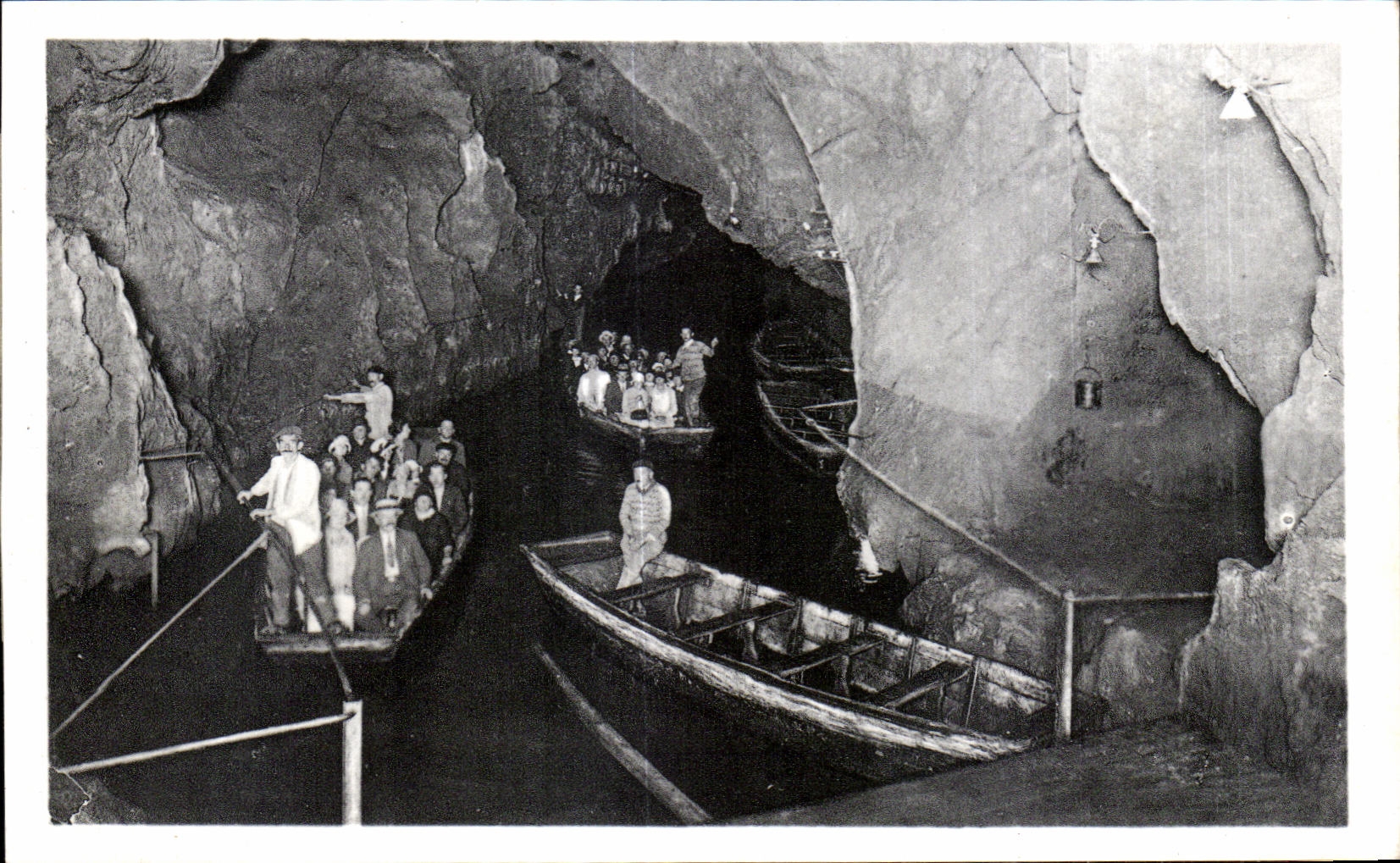 CPA Les Pyrenees Les Grottes De Betharram Le Debarcadere de la riviere