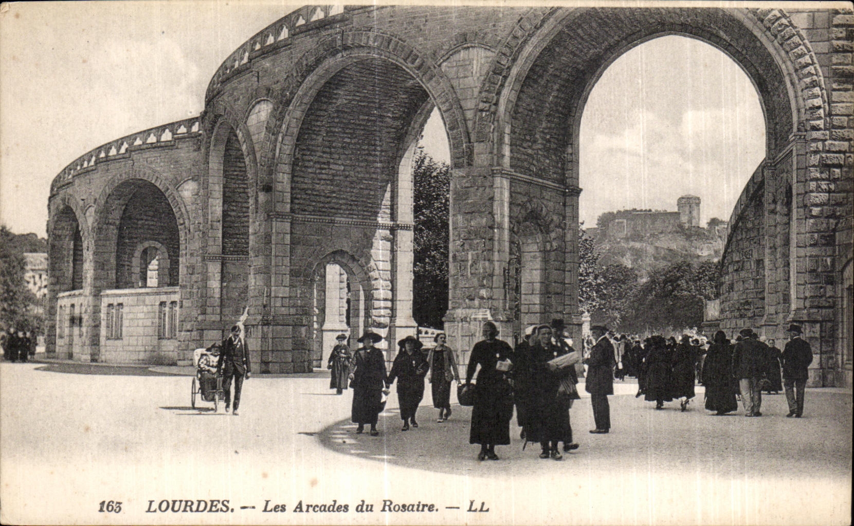 CPA Lourdes Les Arcades du Rosaire