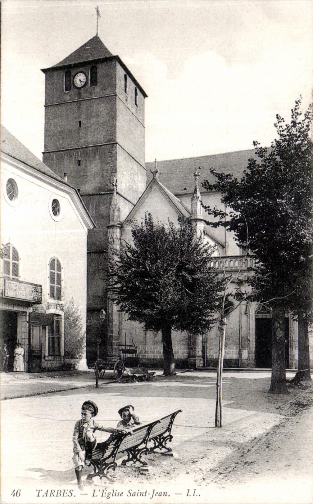 CPA Tarbes L Eglise Saint Jean Enfants