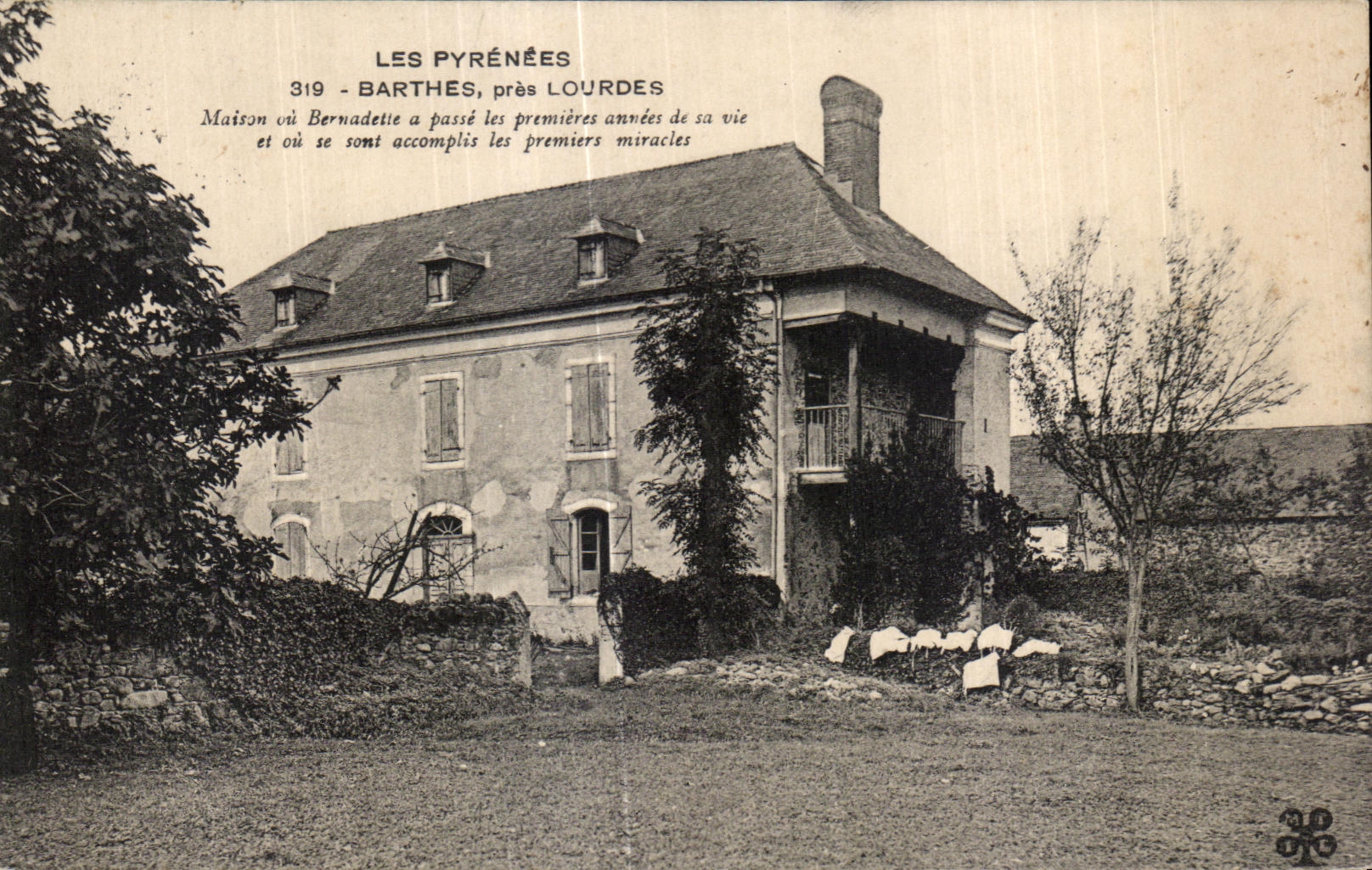 CPA Les Pyrenees Barthes pres Lourdes Maison ou Bernadette a passe les premieres annces de sa vie et ou se Sont