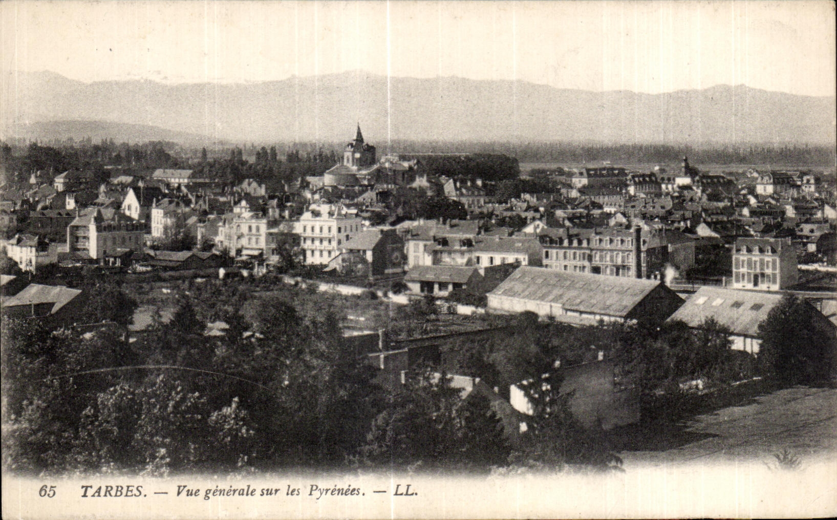 CPA Tarbes Vue generale sur les Pyrenees