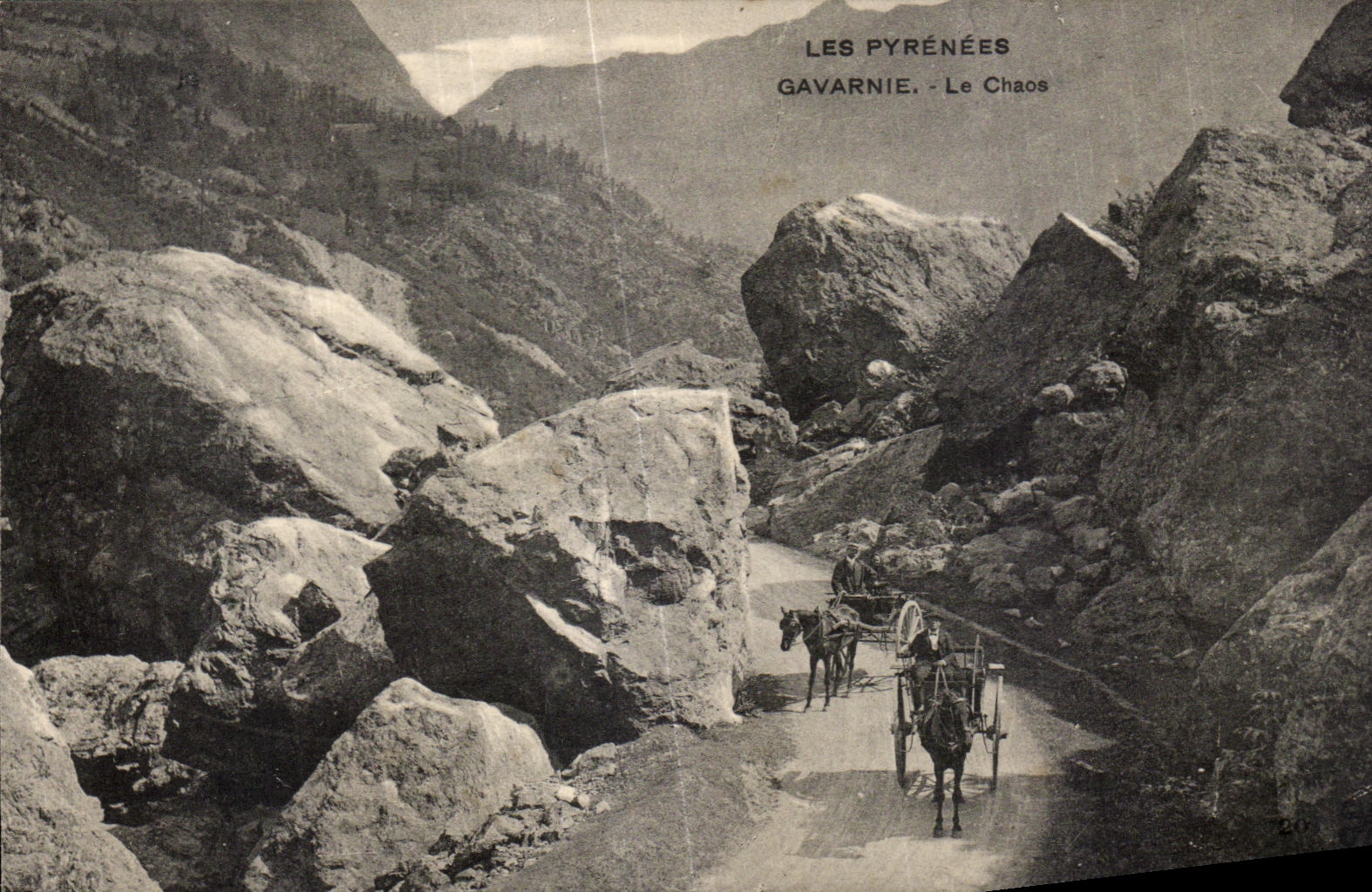 CPA Les Pyrenees Gavarnie Le Chaos Attelage