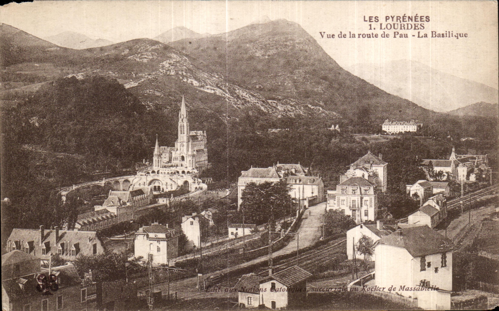 CPA Les Pyrenees Lourdes Vue de la route de Pau la Basilique