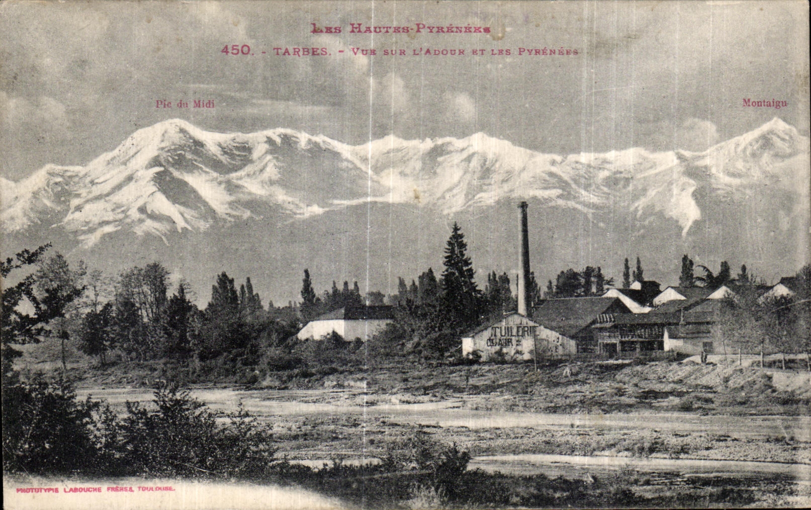 CPA Tarbes Vue aux L Adour et les Pyrenees