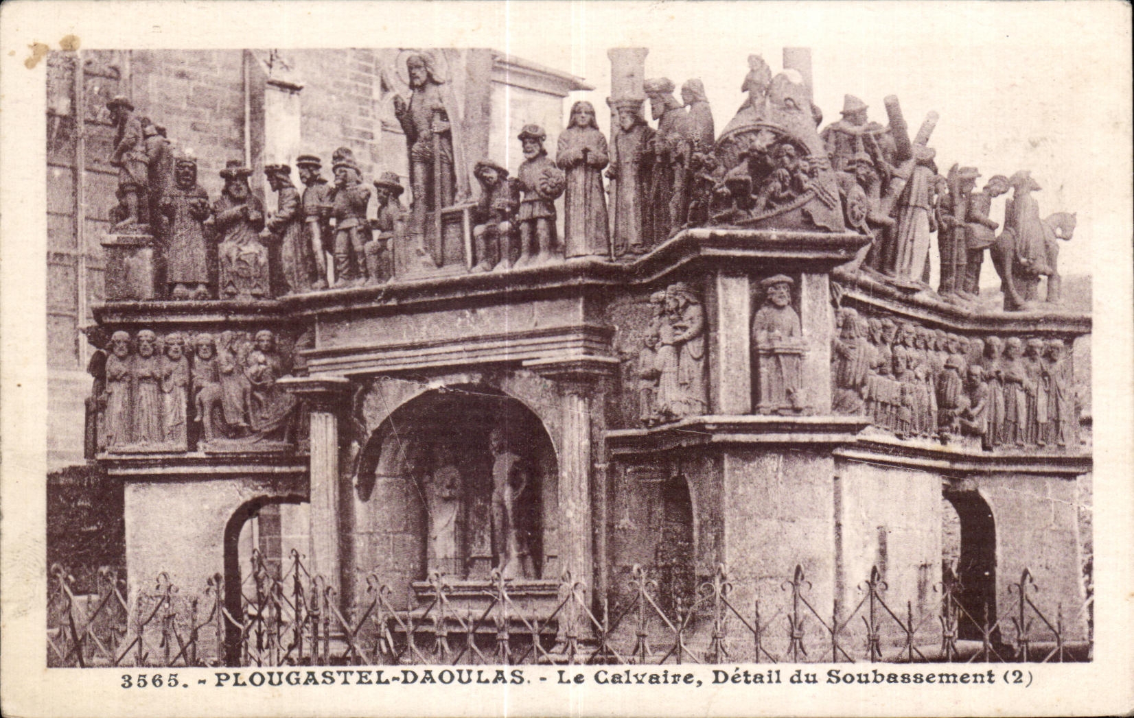 CPA Plougastel Daoulas Le Calvaire Detail du Soubassement