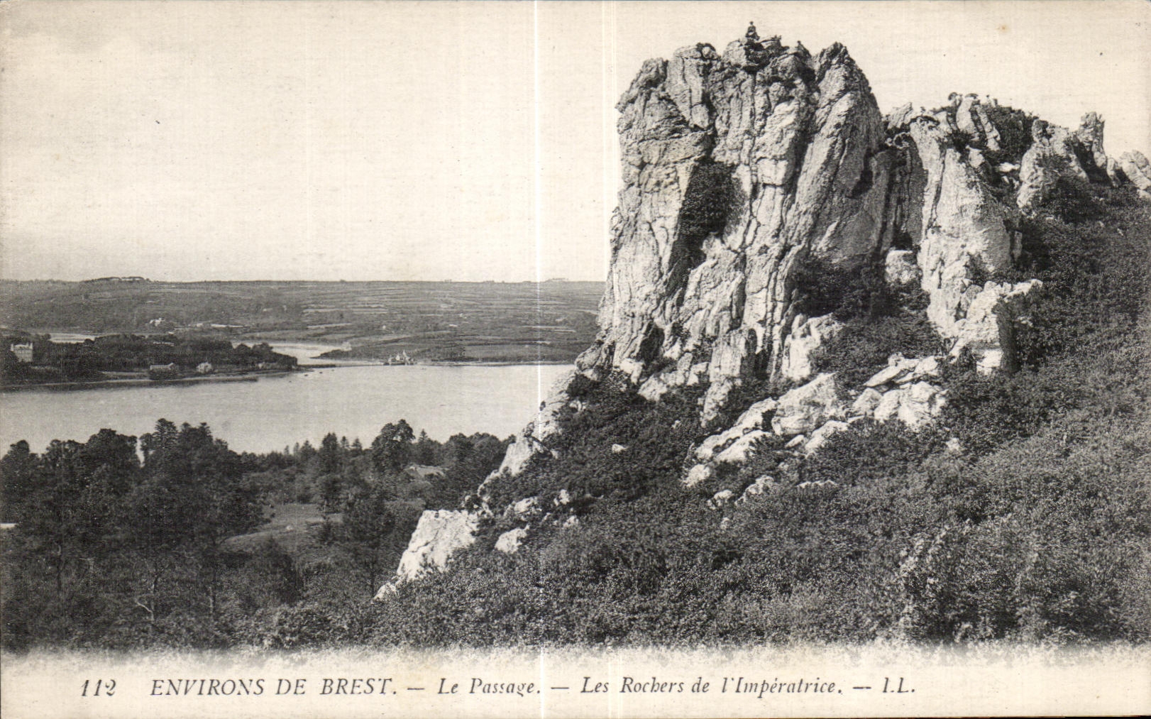 CPA Environs De Brest Le Passage Les Rochers de I Imperatrice