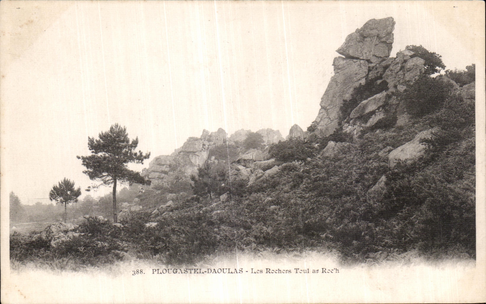 CPA Plougastel Daoulas Les Rochers Tour ar Roc h