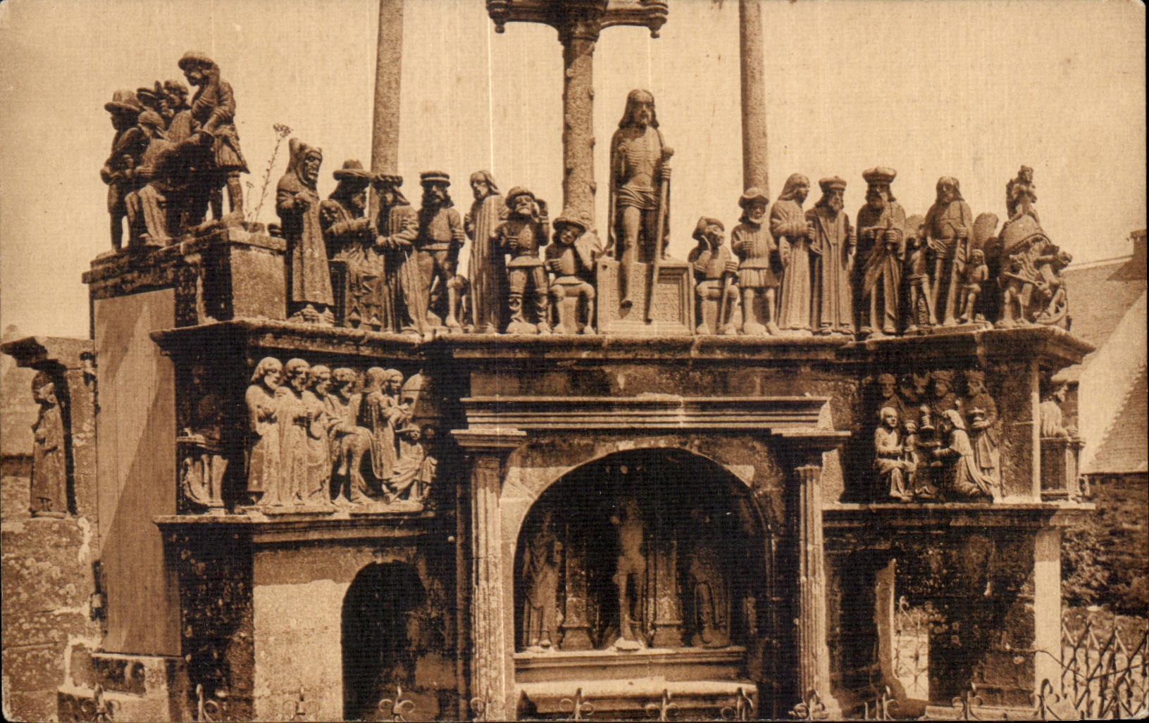 CPA Plougastel Daoulas Calvaire de 1602 (Cote ouest)