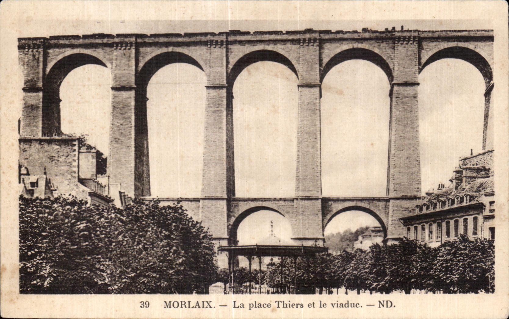 CPA Morlaix La place Thiers et le viadue