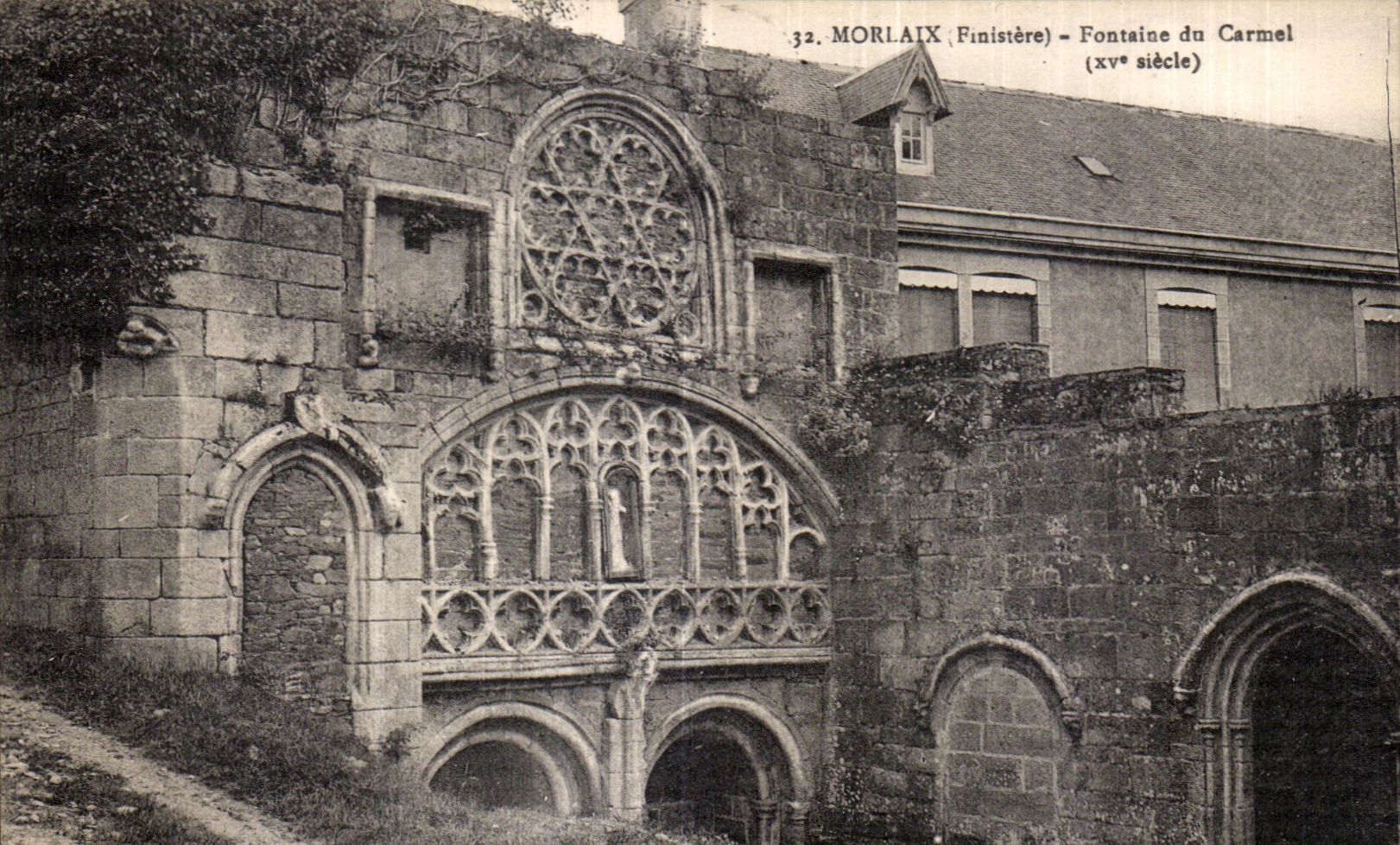 CPA Morlaix (Finistere) Fontaine du Carmel (XV siecle)