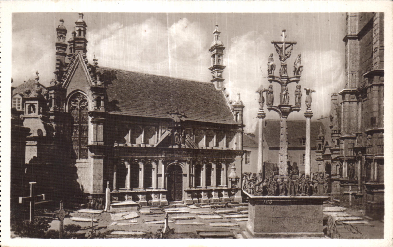 CPA Saint Thegonnec Le Calvaire et I Ossuaire