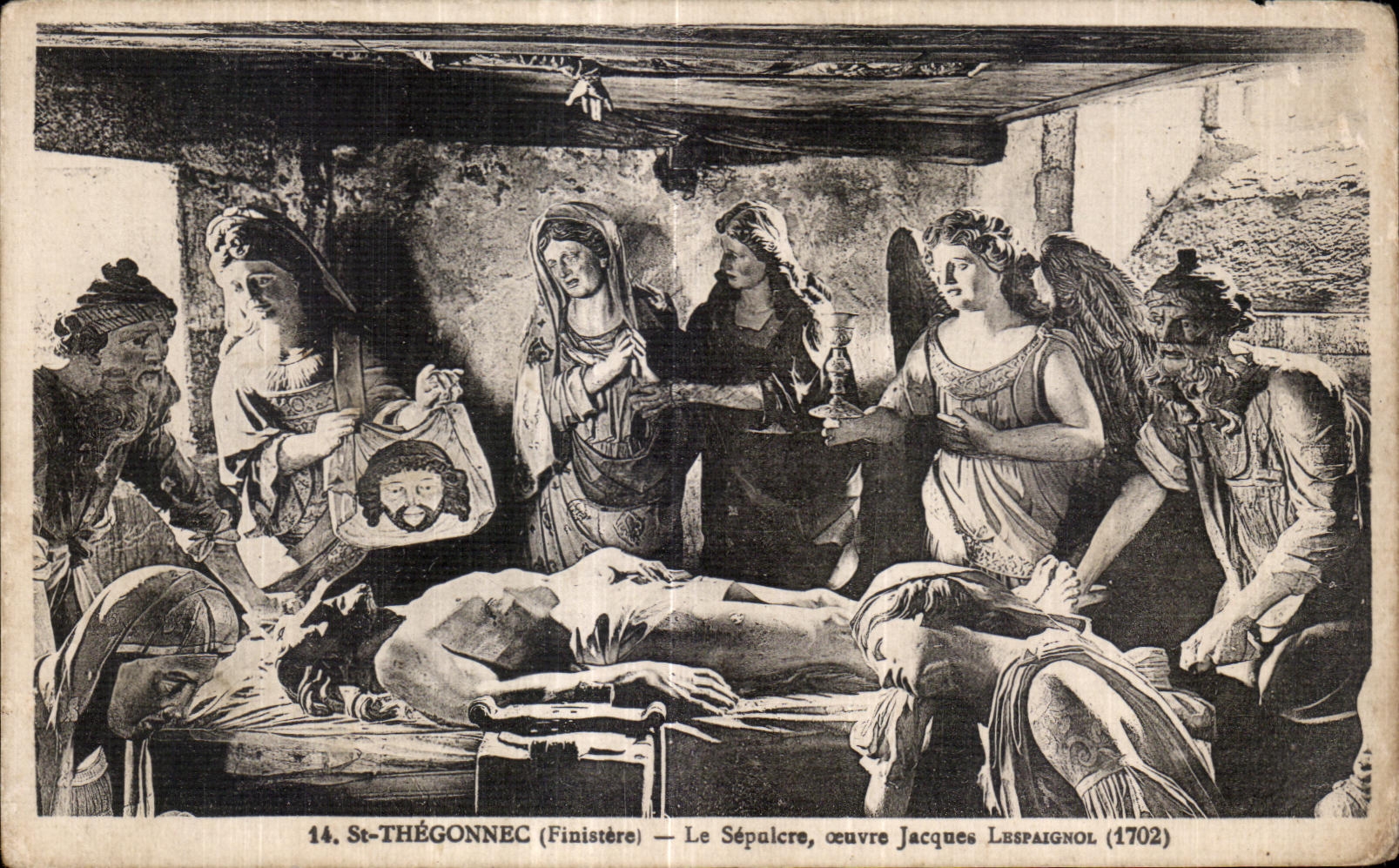 CPA St Thegonnec (Finistere) Le Sepulcre oeuvre Jacques Lespaignol 1702
