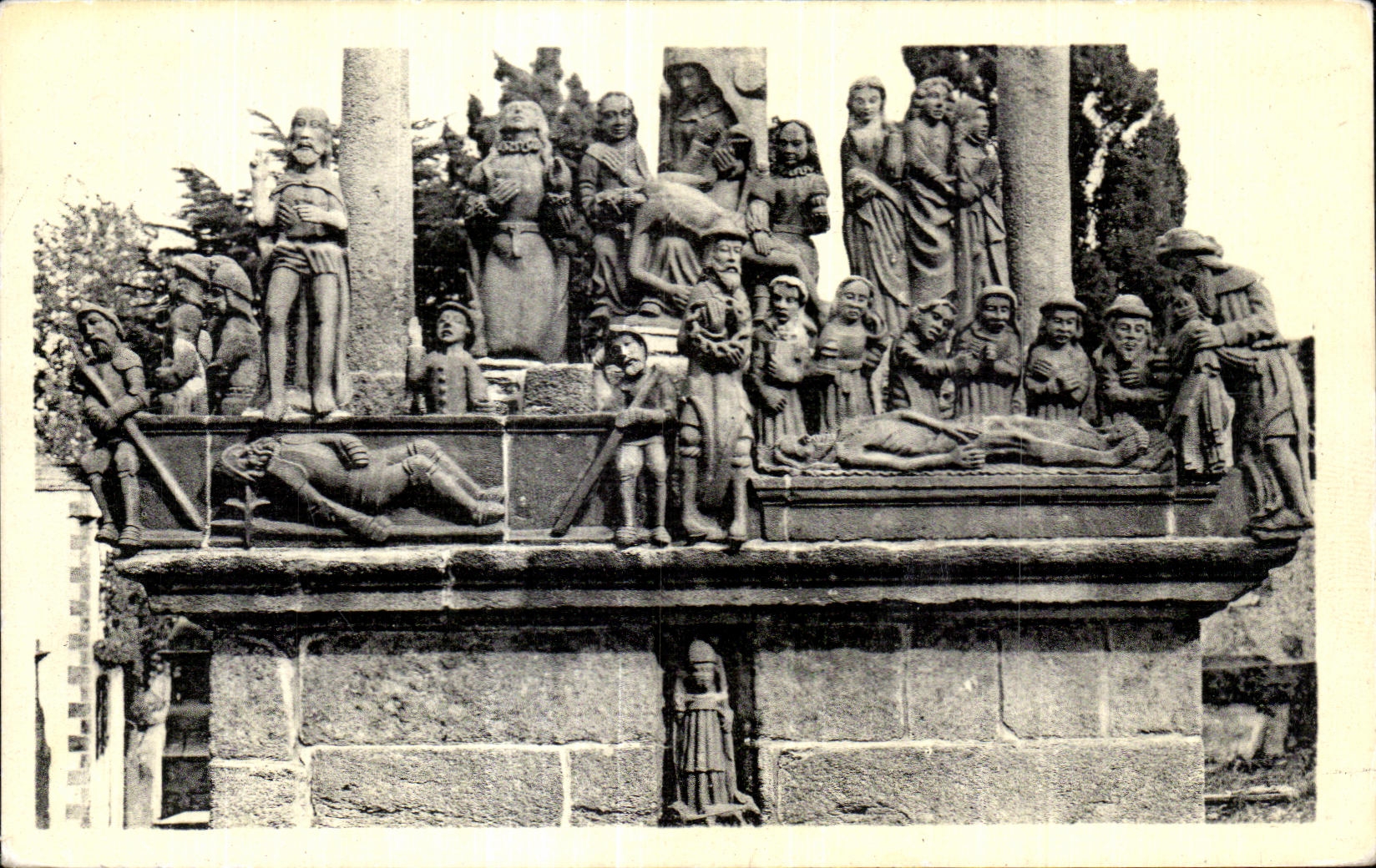 CPA St Thegonnec Detail du Calvaire